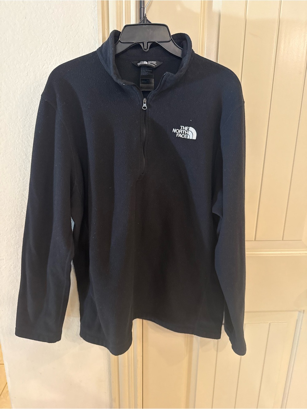 The North Face Men's Black Quarter-Zip Fleece Pullover size large